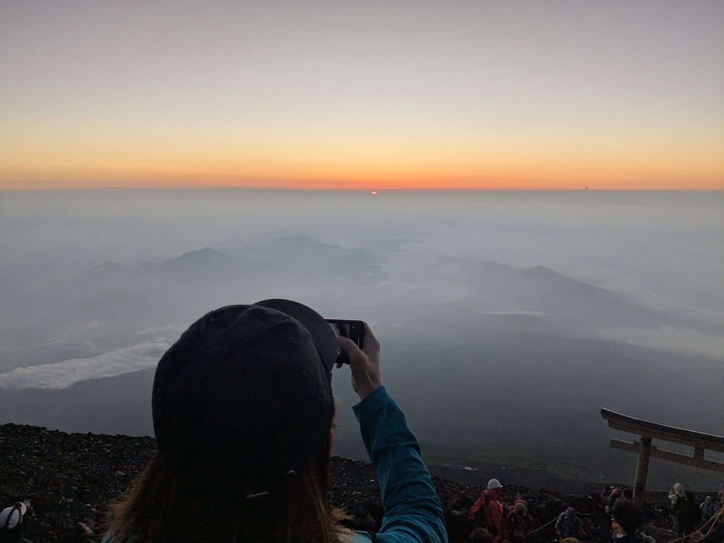 混雑回避のスマート富士登山ツアー2日間 登山ガイド同行・富士宮ルート★レンタルプルダウンに金額記載★ (コピー)